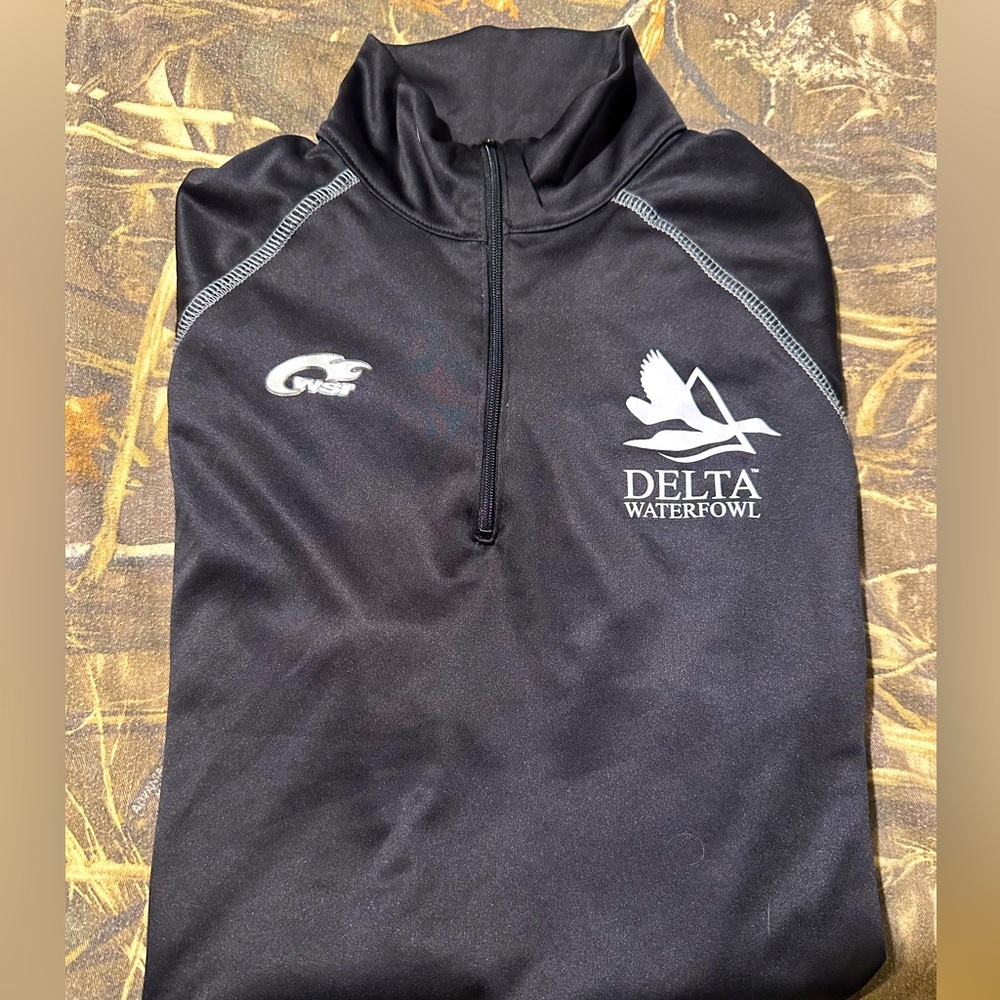 Delta Waterfowl Men’s 1/4 zip lightweight Size M